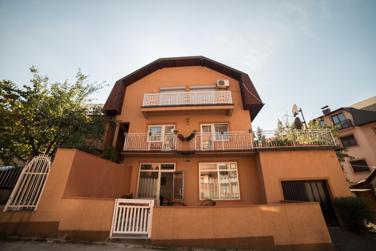 Apartman Hitno Тузла Екстер'єр фото